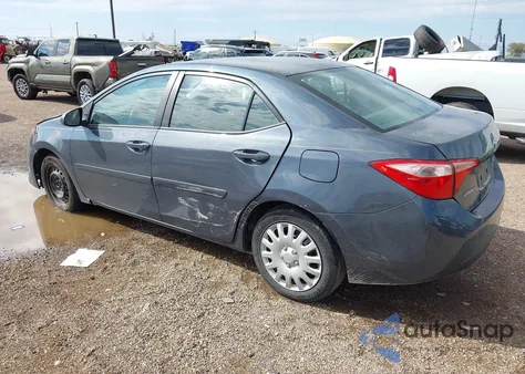 2017 Toyota Corolla Le z USA, uszkodzony, nr VIN 5YFBURHE1HP593600